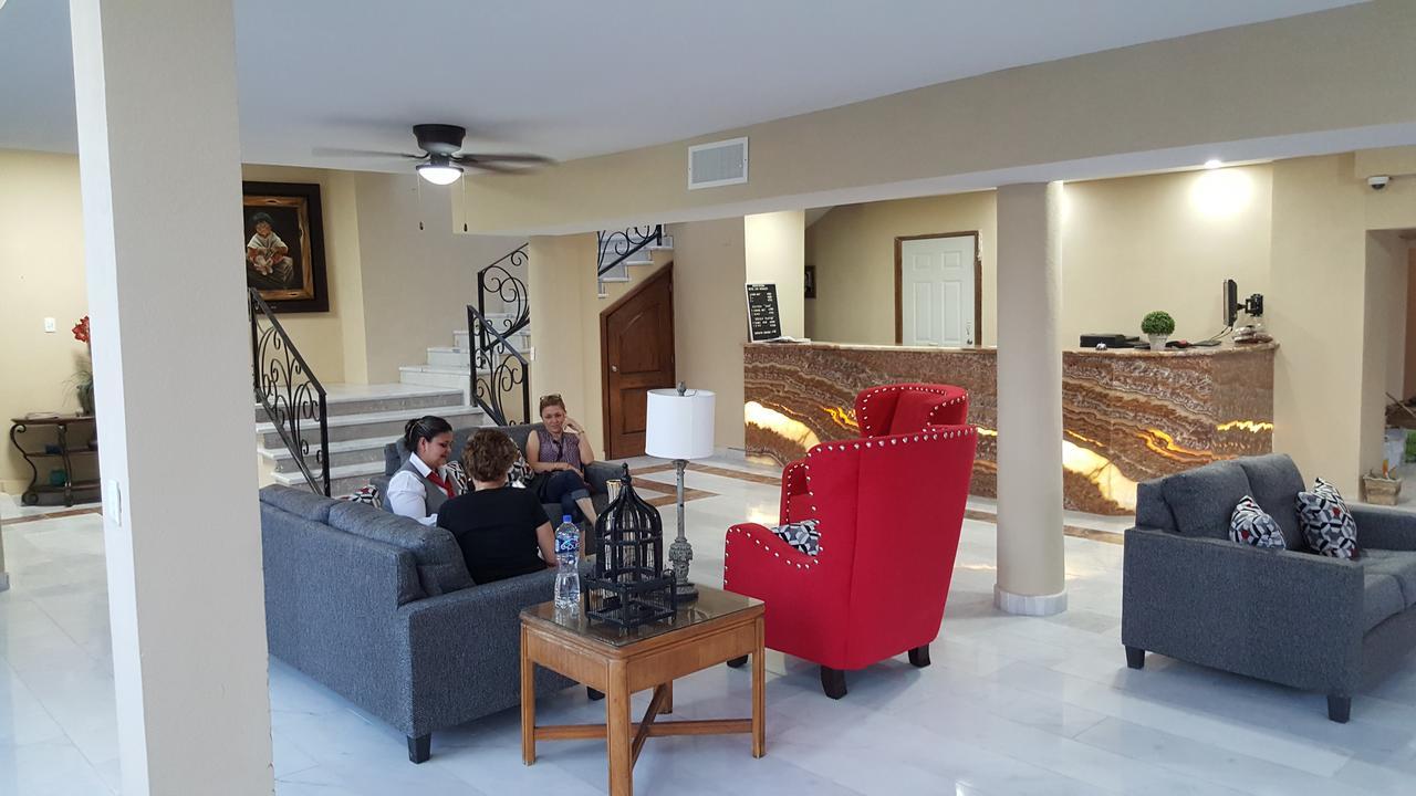 Los Nogales Inn Camargo Eksteriør billede