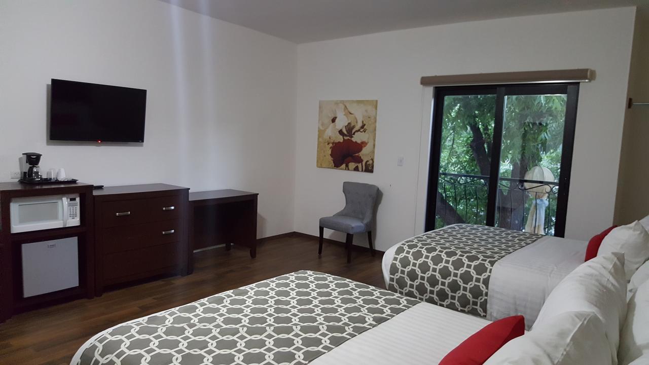 Los Nogales Inn Camargo Eksteriør billede